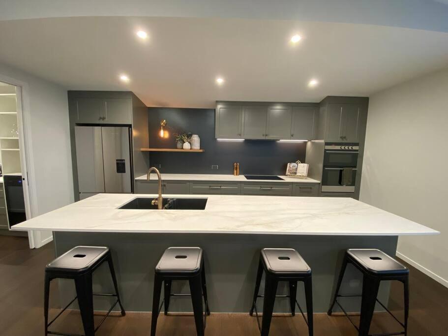 Luxury Escape In Cbd - Walking Distance To Town Villa Tauranga Luaran gambar